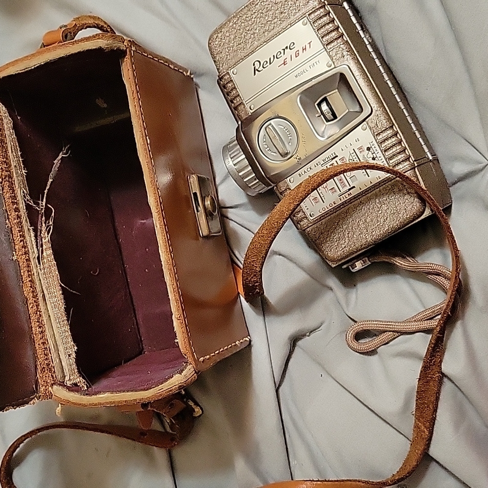 Vintage revere 8 mm movie camera circa 1950s - Picture 4 of 7